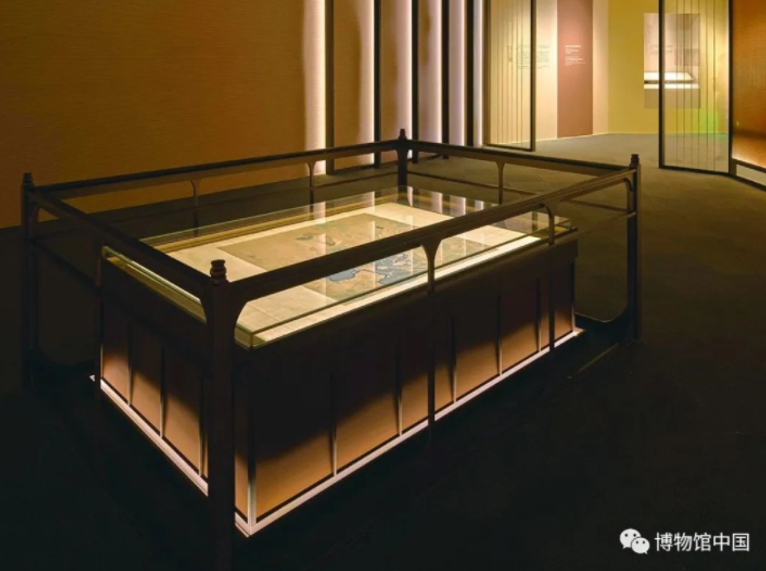 上海博物館《蓮塘乳鴨圖》展柜展覽現(xiàn)場(chǎng) 上海博物館《蓮塘乳鴨圖》展柜展覽現(xiàn)場(chǎng)