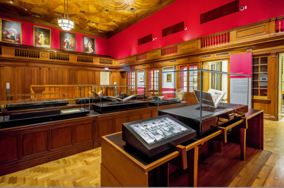 新加坡國家美術(shù)館-克里克展柜 新加坡國家美術(shù)館定制化博物館展柜