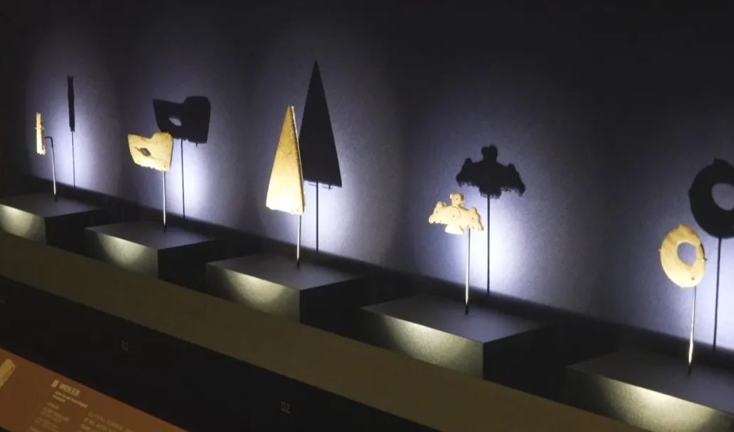 1738906889518031.png 三星堆博物館——克里克展柜
