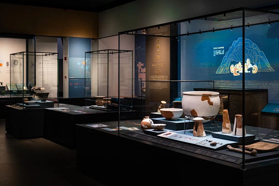 1739251712814529.jpg 博物館展示柜的功能_克里克展柜